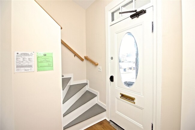 Photo - 668 Thames St