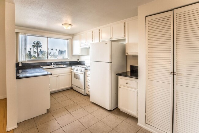 Photo - 1962 Beachwood Dr Unidad 303