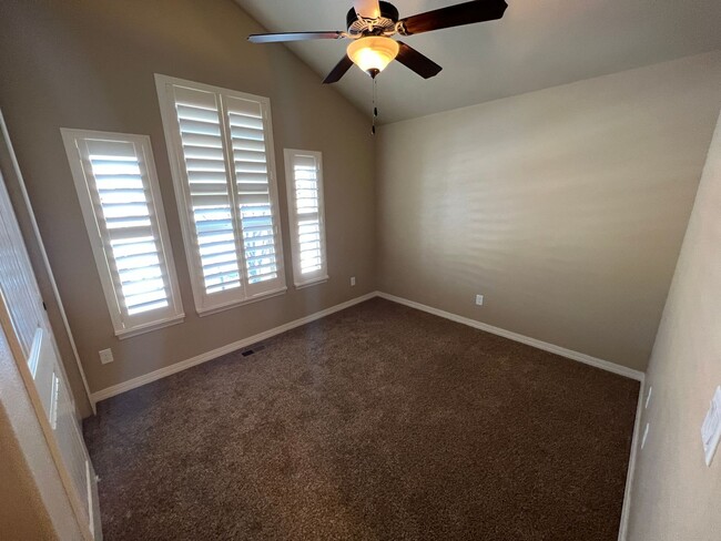 Photo - Beautiful 5 Bedroom Ranch Style Home in Fl...