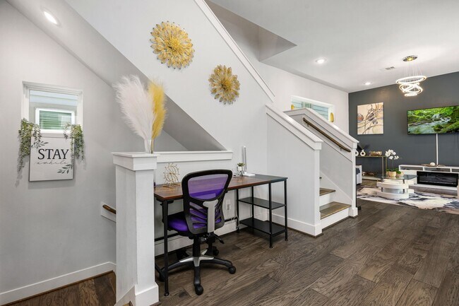 Photo - 5815 Fairdale Ln