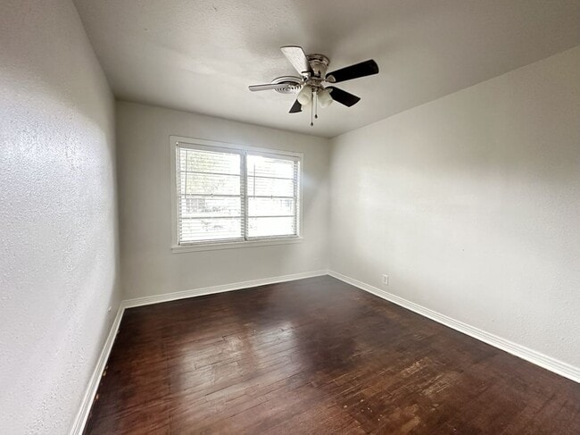 Photo - 6419 Thrush Dr