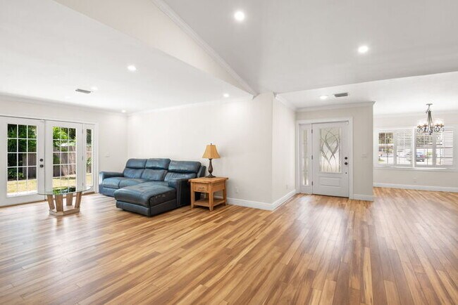 Photo - BEAUTIFUL Home For Rent in Lakewood Estates!