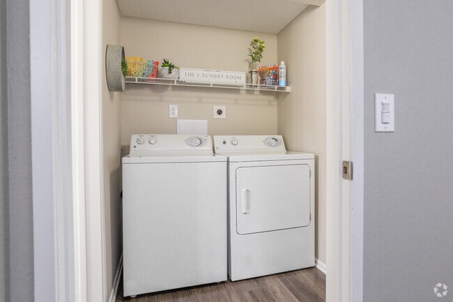 2BR, 2BA - 981 SF