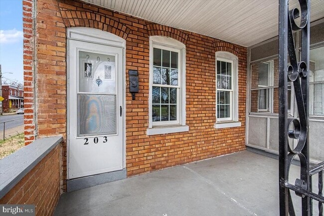 Building Photo - 203 N Dupont St