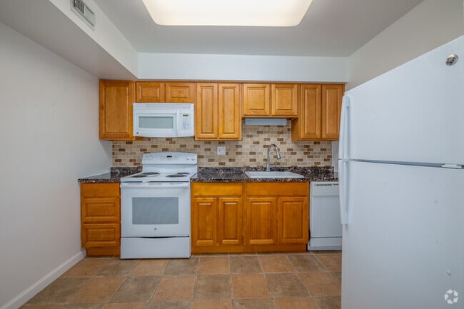 Kitchen - 5 Rm, 2 Bd, 1 Ba - 1,000SF