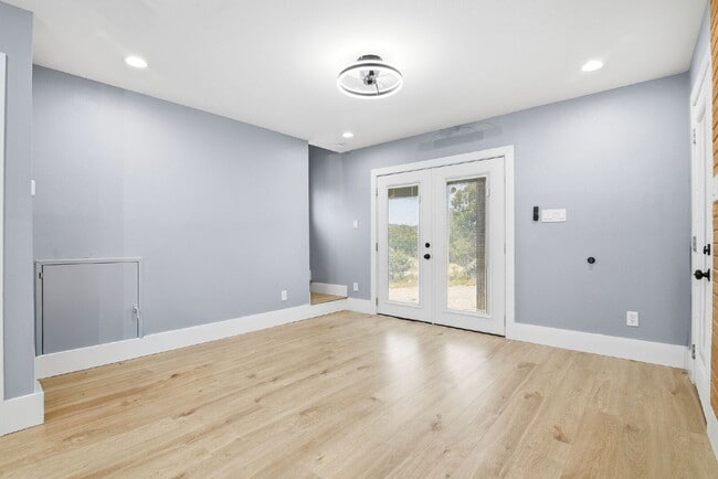 Photo - 1571 Lakeshore Dr