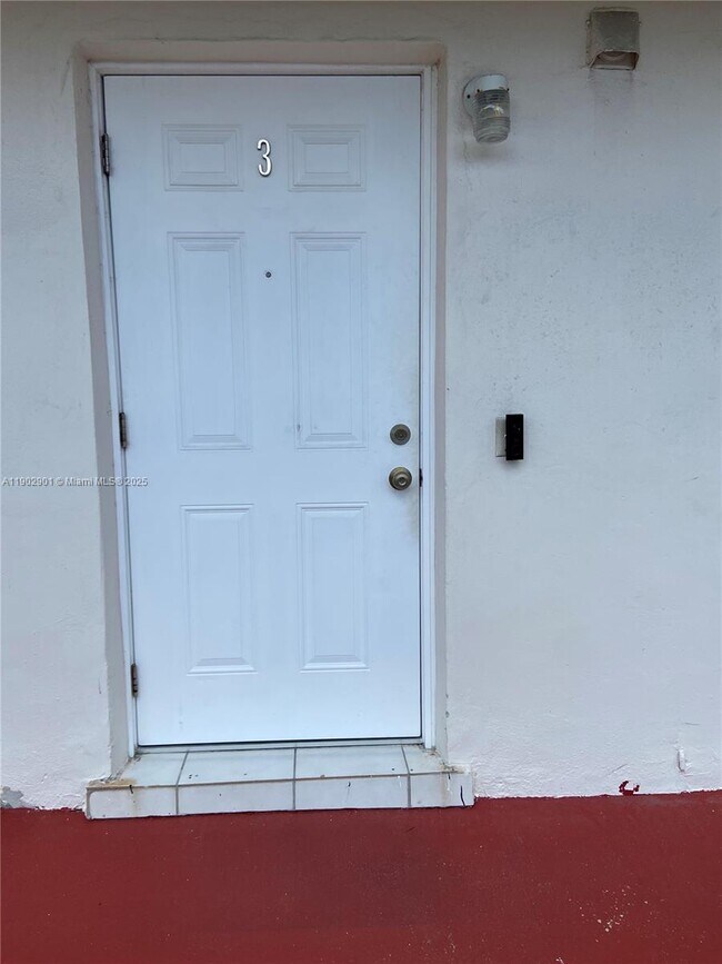 Photo - 1000 W 28th St Unit 3