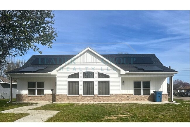 Building Photo - 1716 Virginia Dr