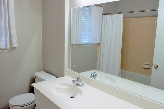 Photo - 1003 Oakridge St