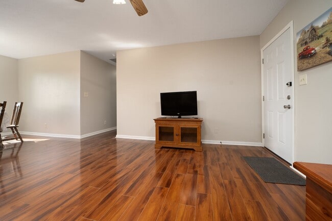 Photo - Beautiful 3 Bedroom Home outside of Centerville