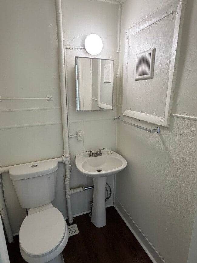 Photo - 2523 Jones St