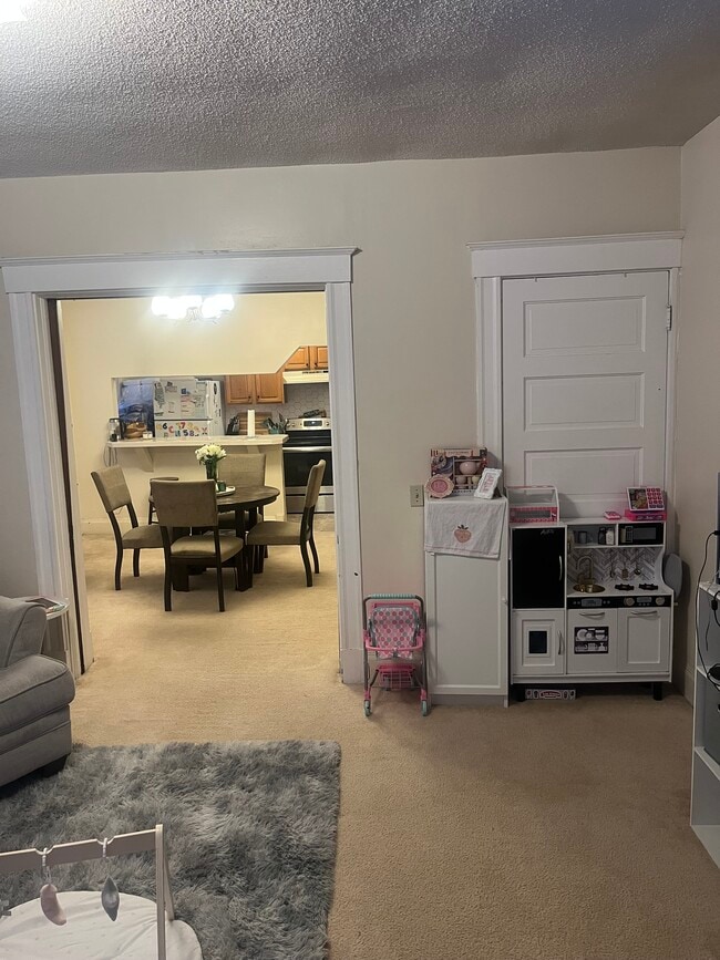 Photo - 3453 Woodburn Ave Unit 3