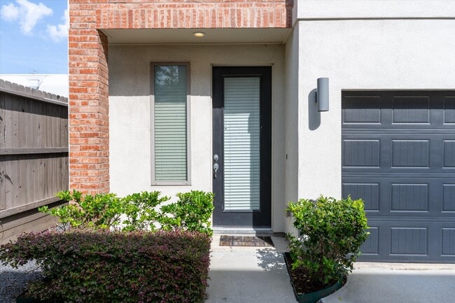 Photo - 2948 Alice St