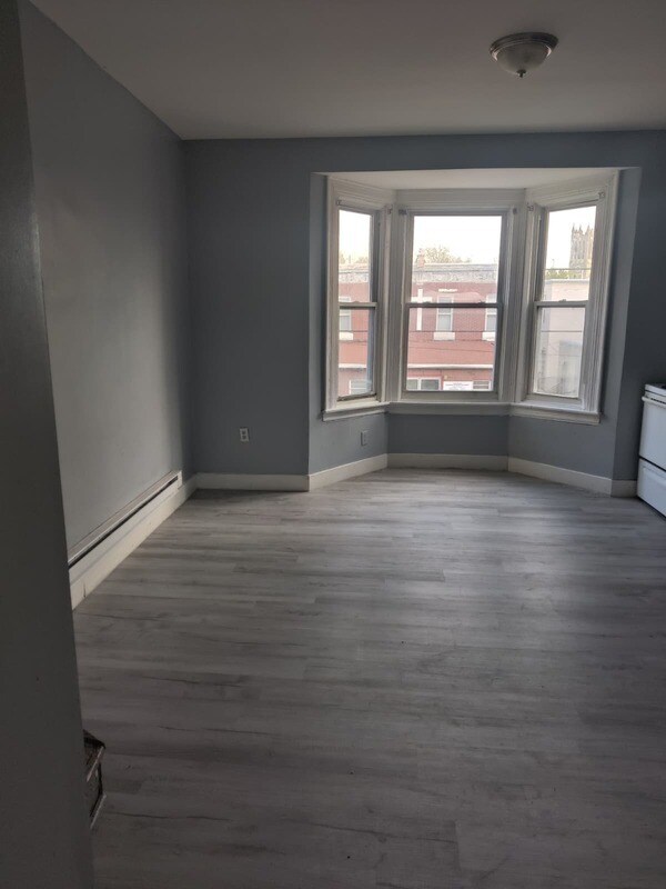 Photo - 5210 Master St