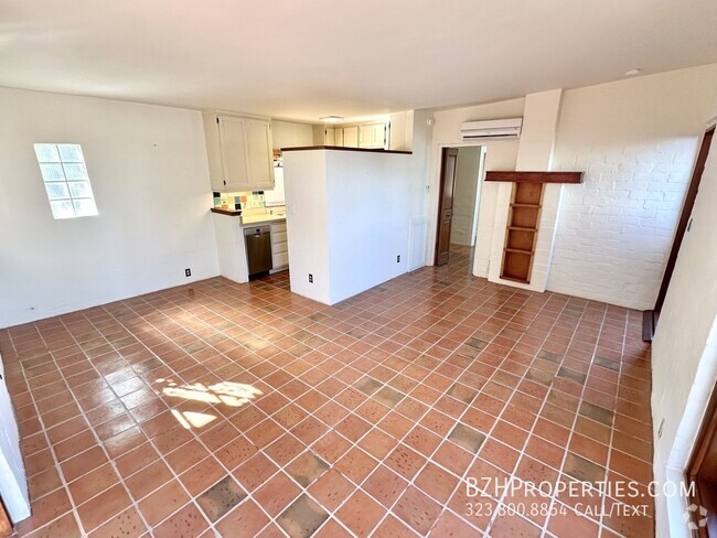 Building Photo - Charming 2Bed 2bath In Hollywood Hills Rental