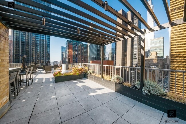Photo - 150 W 51st St Unit 1411