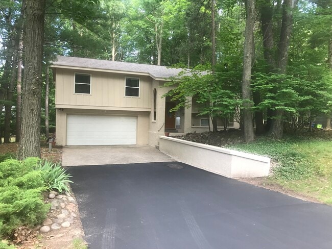 Building Photo - 4290 Baywood Dr