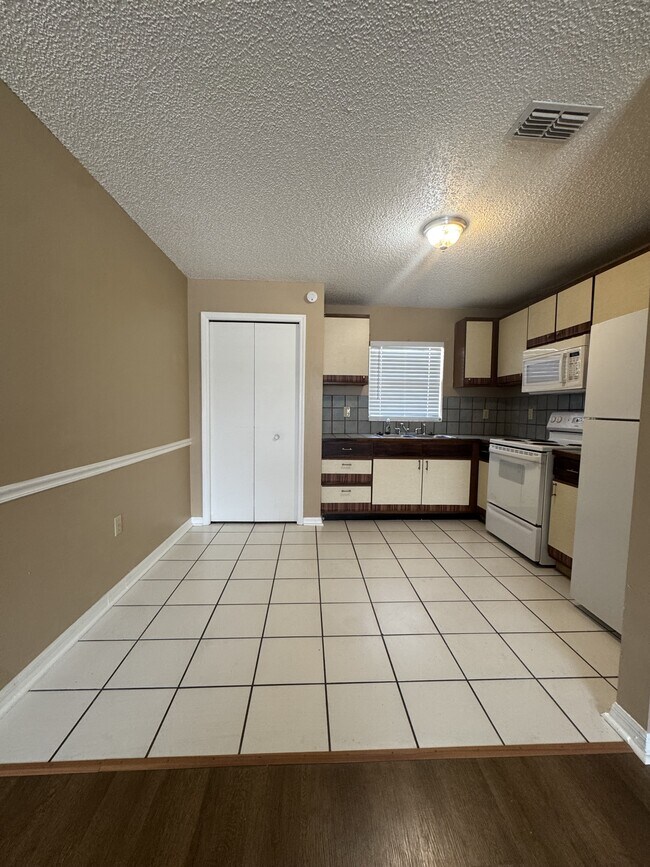 Photo - 790 SE 4th St