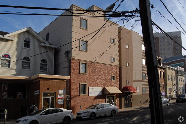 Bayard Street Apartments - Bayard Street Apartments