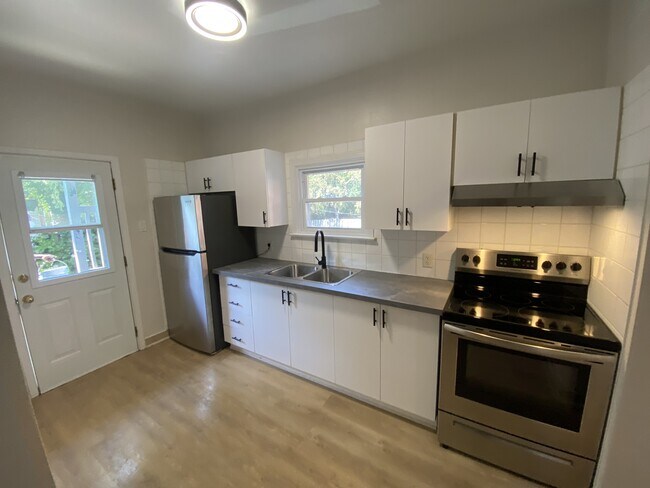 Photo - 162 Ivy Crescent