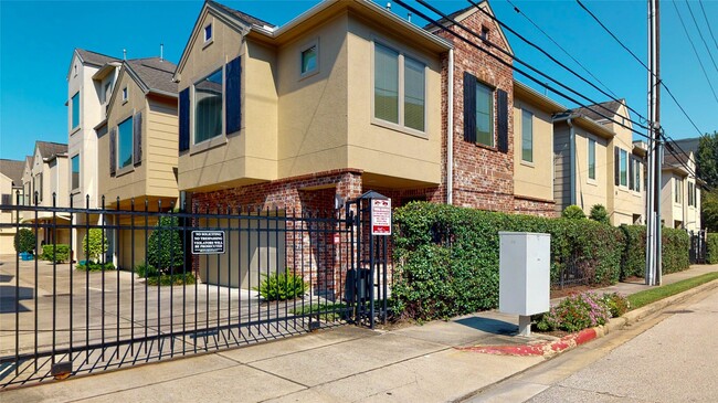 Photo - 3826 Center St
