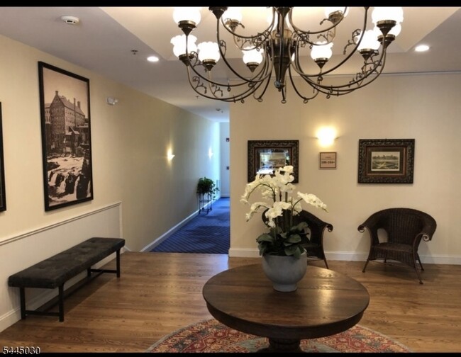 Photo - 280 Main St
