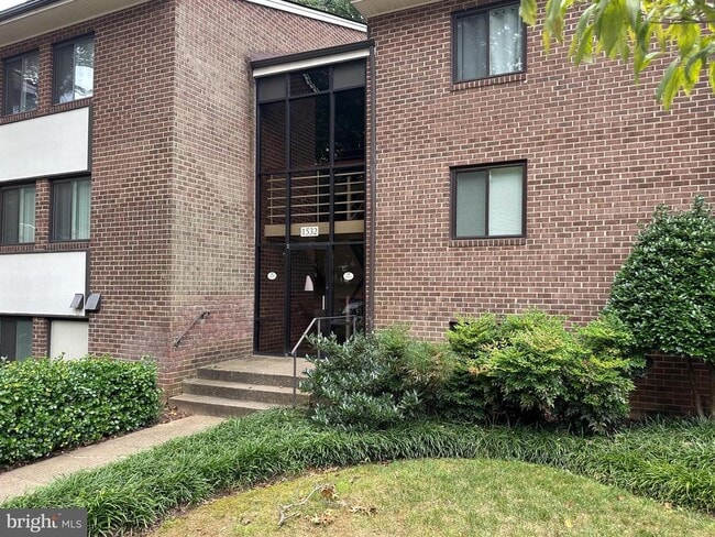 Building Photo - 1532 Northgate Square Unit 1532-2A Rental