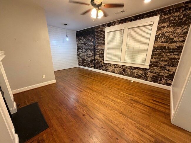 Photo - 3 Bedrooms, 1 Bathroom - Home in Celanese!