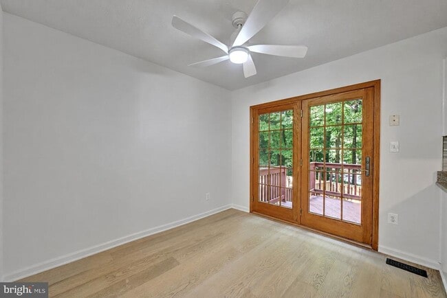 7836 Foxfarm Ln