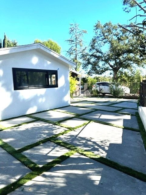 Building Photo - 22421 Mulholland Dr Rental