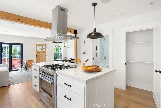 Photo - 3816 Goldwyn Terrace