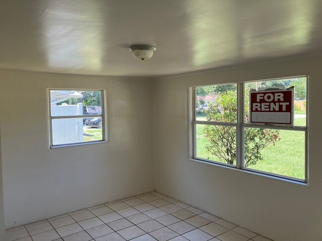 Photo - Cozy 1BR/1BA duplex with a Den, Ceramic Ti...