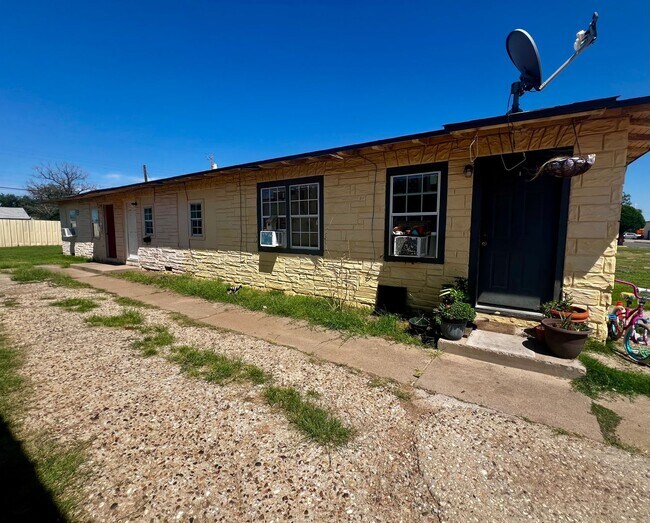 Building Photo - 1120 33rd St Unit B Rental