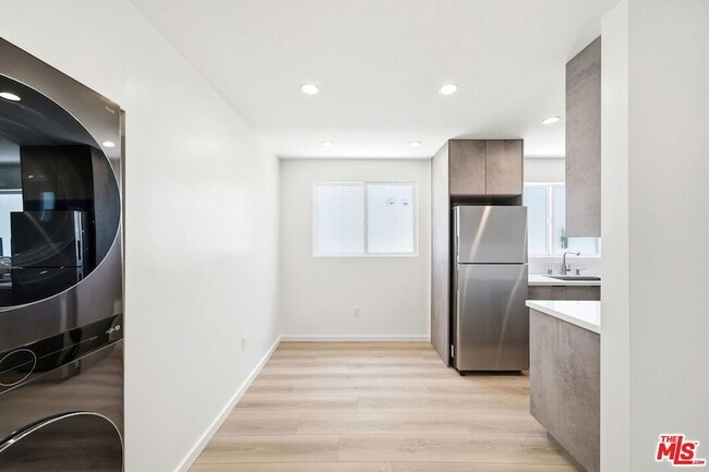 Photo - 333 6th Ave