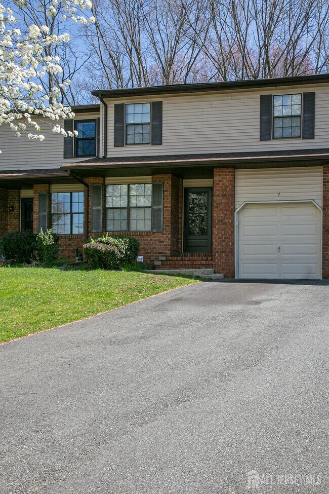 7 Cactus Ct