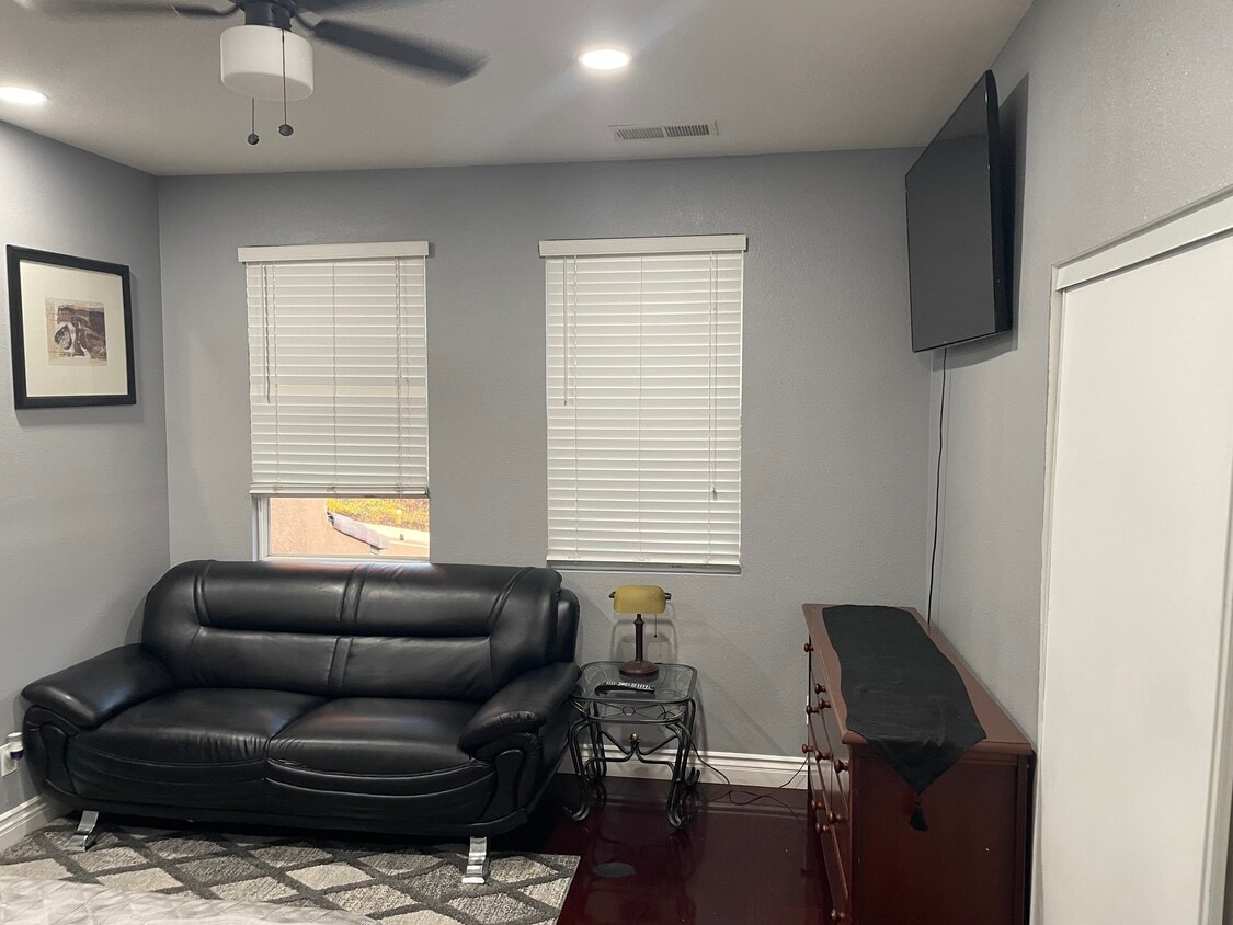 Photo - 16868 Ridge Cliff Dr (Riverside, CA)