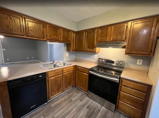 Kitchen - 541 Lex Dr