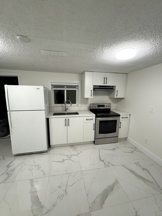 Photo - 24765 Halnor Ave Unit Lower-Right