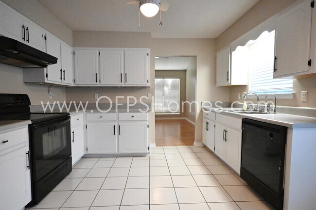 Photo - 636 Emerald Ln
