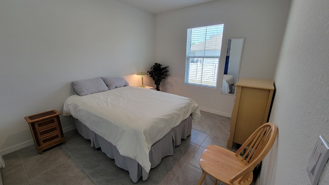 Photo - 733 Cleaves St SE