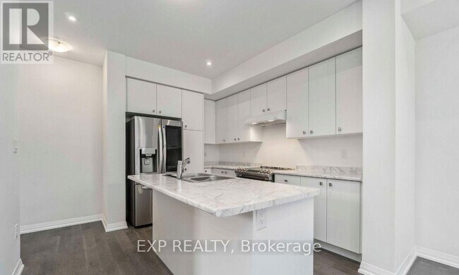 Photo - 8 Norwich Cres