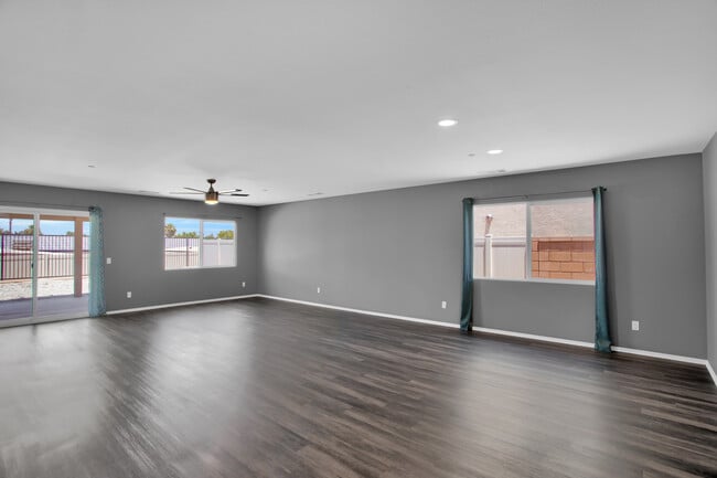 Photo - 260 Brittania Rd