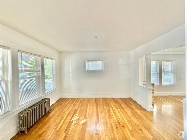 Building Photo - 137 Mills St Unit 1 Rental