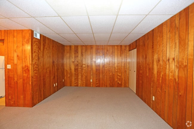 Living Area - Gaither Manor Apartments