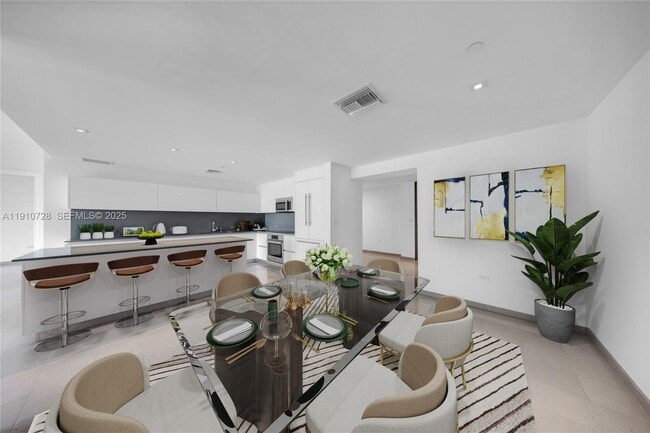 Building Photo - 88 SW 7th St Unit 1004