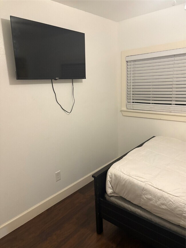 Building Photo - 3021 Gray St