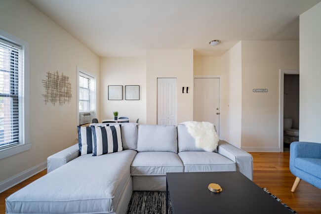Building Photo - 2989 N Lawndale Ave Unit 1 Rental