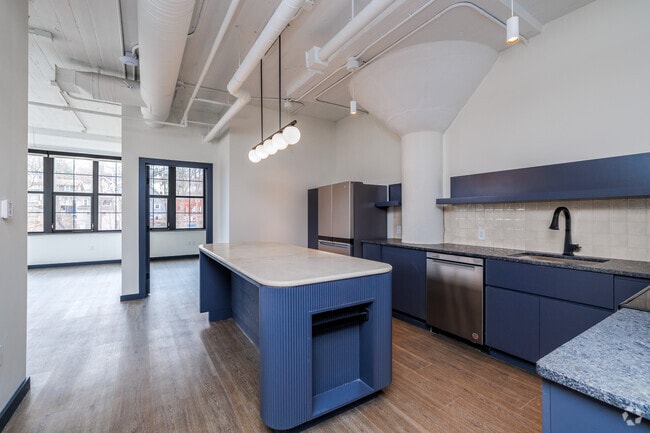 2BR, 1BA - 1,087SF