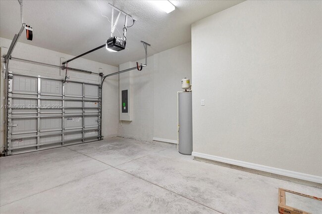 Photo - 2108 Appleton Cir N