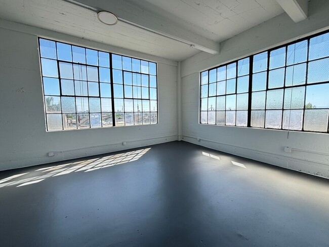 Building Photo - 1341 58th Ave Unit 18